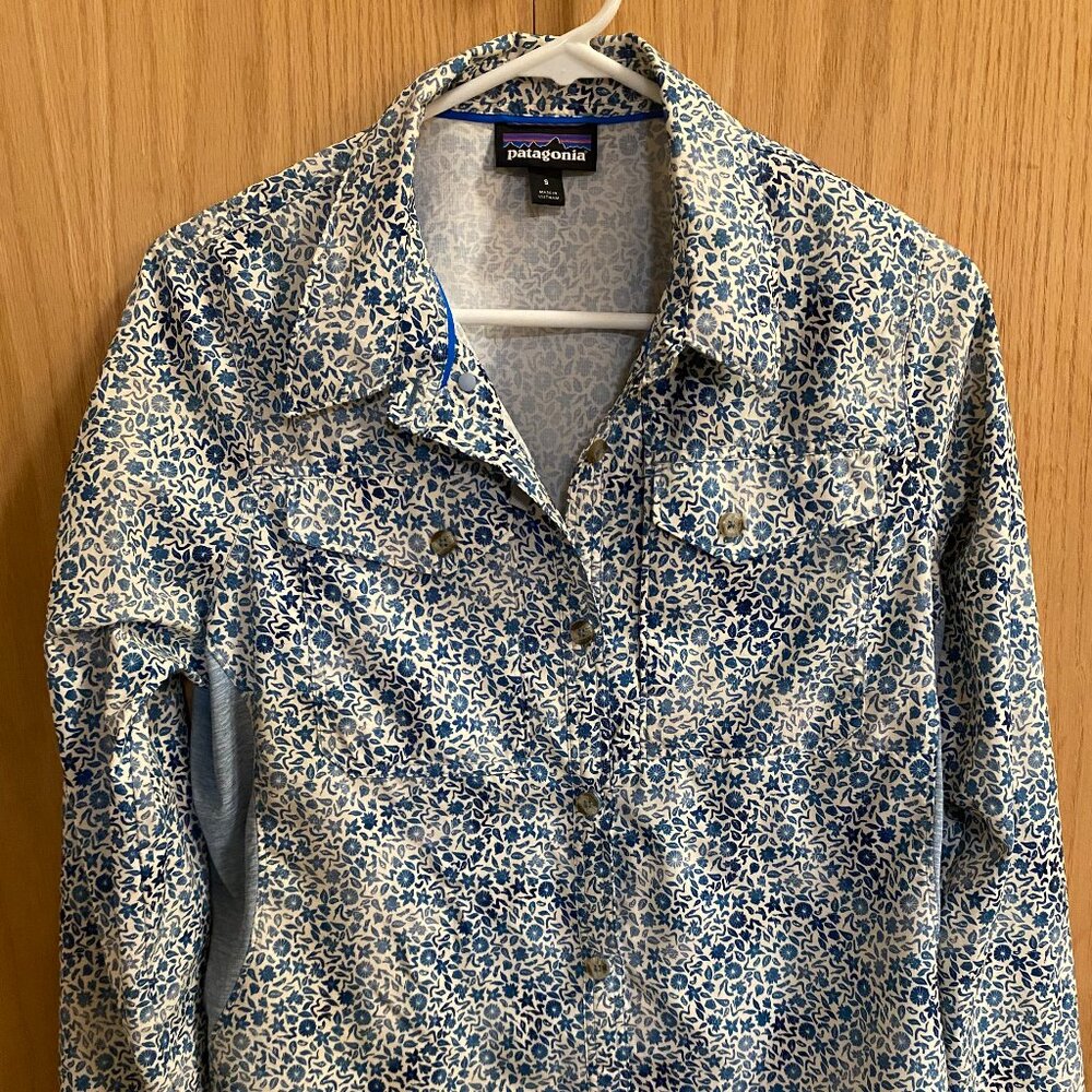 Patagonia SMALL Blue & White Women's Button Up Sunshirt